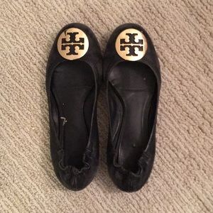 Tory Burch Reva Flats (black/gold)